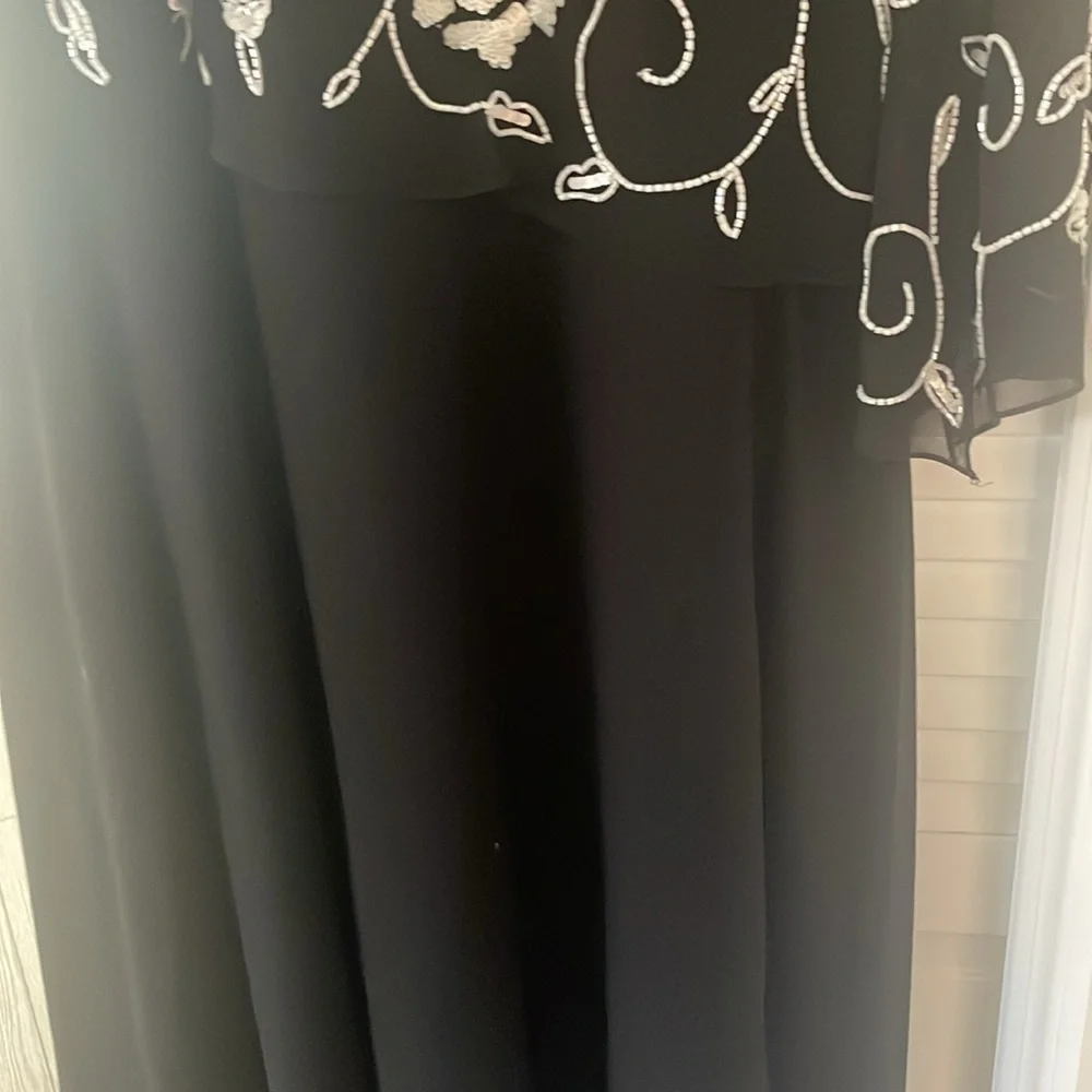 EUC JKara Black Dress with white floral beeding Size 16 - Picture 5 of 13